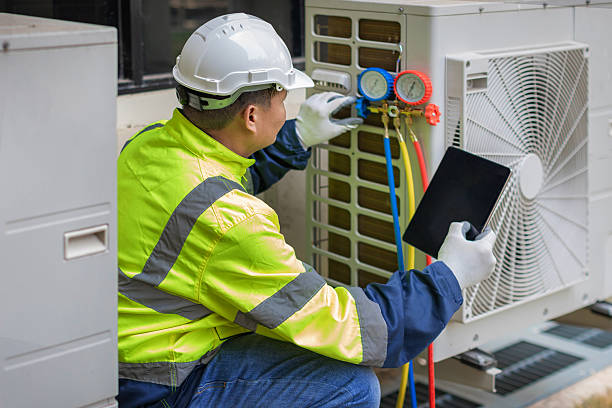 Professional Hvac technician working in Pollok, TX